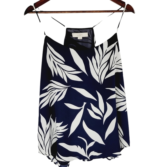 LOFT Tops - ❤️ Loft blue and white tropical top size L